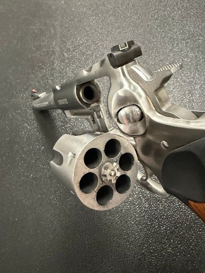 RUGER SUPER REDHAWK .44 MAGNUM - Image 9 of 10
