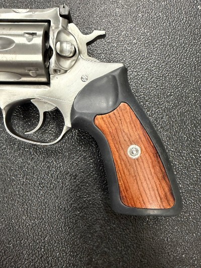 RUGER SUPER REDHAWK .44 MAGNUM - Image 7 of 10