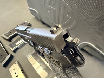 SIG SAUER P220 .45 ACP - Image 5 of 9