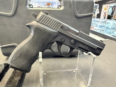 SIG SAUER P220 .45 ACP - Image 8 of 9