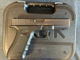 Glock G22Gen 4 .40 S&W - 2 of 10