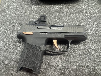 SIG SAUER P365 ROSE W/OPTIC .380 ACP - Image 2 of 6