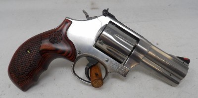 SMITH & WESSON 686 PLUS DELUXE .357 MAG - Image 3 of 8