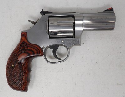 SMITH & WESSON 686 PLUS DELUXE .357 MAG - Image 5 of 8