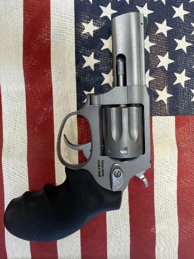 TAURUS 942 .22 LR - Image 1 of 2