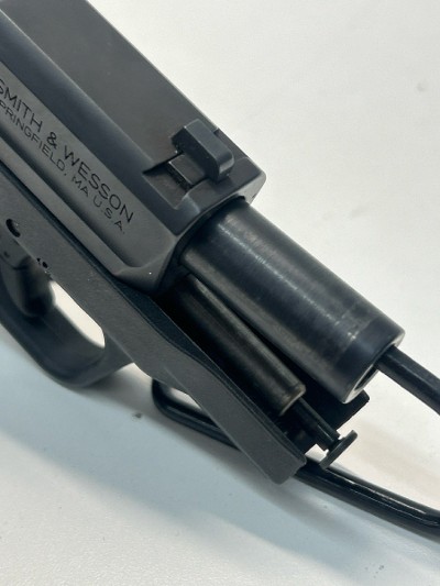SMITH & WESSON M&P9 SHIELD 9MM LUGER (9x19 PARA) - Image 8 of 12