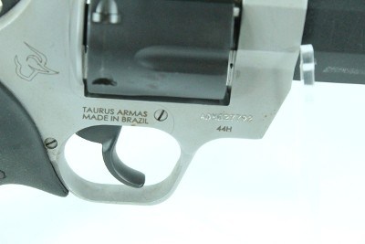 TAURUS RAGING HUNTER 44H .44 MAGNUM - Image 9 of 20