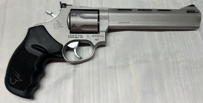 TAURUS Tracker 627 .357 MAG - Image 1 of 7