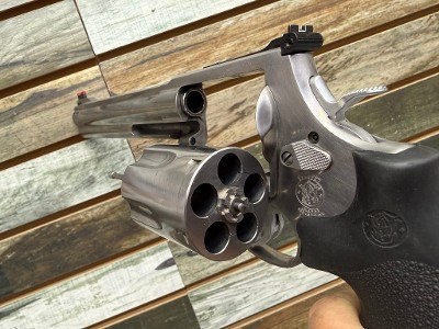 SMITH & WESSON 500 500 magnum - Image 5 of 6