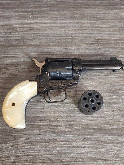 HERITAGE MFG. ROUGH RIDER 22CAL .22 CAL - Image 1 of 8