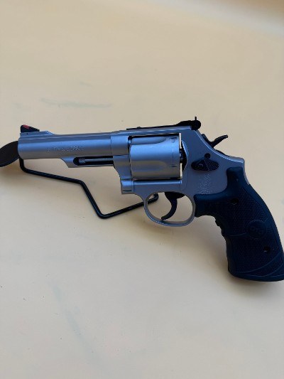 SMITH & WESSON 69 .44 MAGNUM - Image 1 of 12