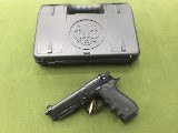 BERETTA 96A1 (J9A4F10) 40 Smith & Wesson - 1 of 3