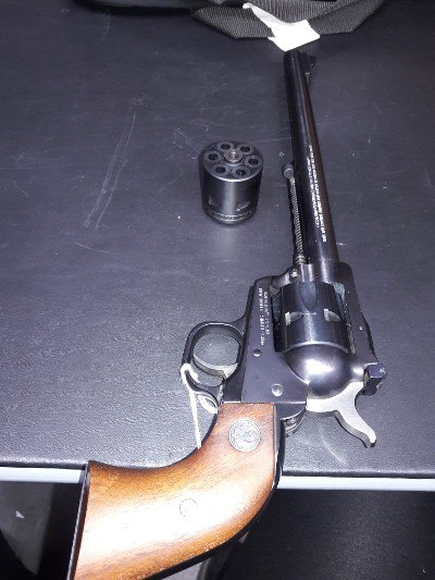 RUGER NEW MODEL SINGLE SIX .22 LR/.22 WMR - Image 2 of 6