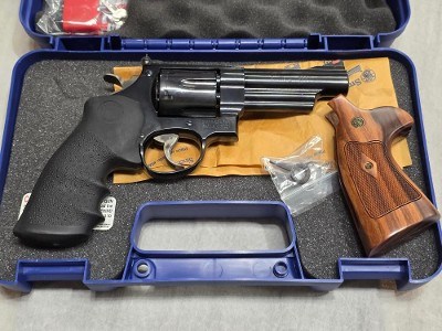 SMITH & WESSON 29-10 .44 MAGNUM - Image 3 of 3