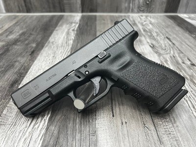 GLOCK 23 GEN 3 40 Smith & Wesson - Image 1 of 4