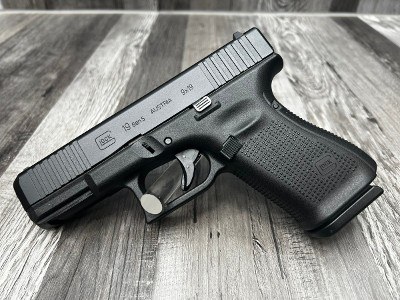 GLOCK 19 GEN 5 9MM LUGER (9x19 PARA) - Image 1 of 4