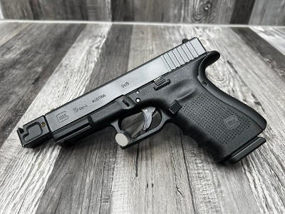 GLOCK 19 GEN 4 (PG-19502-03) 9MM LUGER (9x19 PARA) - Image 1 of 3