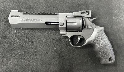 TAURUS RAGING HUNTER .44 MAGNUM - Image 1 of 5