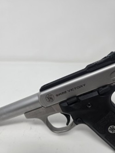 SMITH & WESSON SW22 VICTORY .22 LR - Image 7 of 9