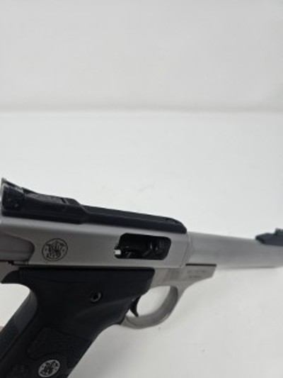 SMITH & WESSON SW22 VICTORY .22 LR - Image 4 of 9