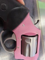 CHARTER ARMS PINK LADY .38 SPL - 3 of 6
