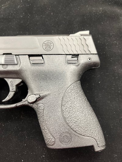 SMITH & WESSON M&P 40 shield.40 S&W - Image 4 of 10