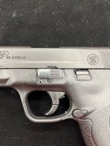 SMITH & WESSON M&P 40 shield.40 S&W - Image 3 of 10