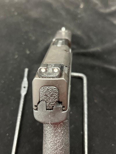 SMITH & WESSON M&P 40 shield.40 S&W - Image 8 of 10