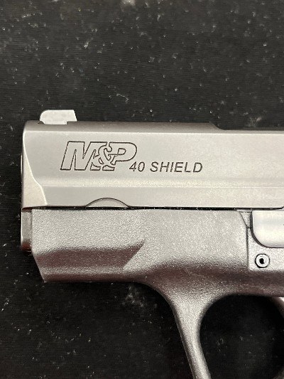 SMITH & WESSON M&P 40 shield.40 S&W - Image 2 of 10