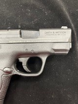 SMITH & WESSON M&P 40 shield.40 S&W - Image 5 of 10