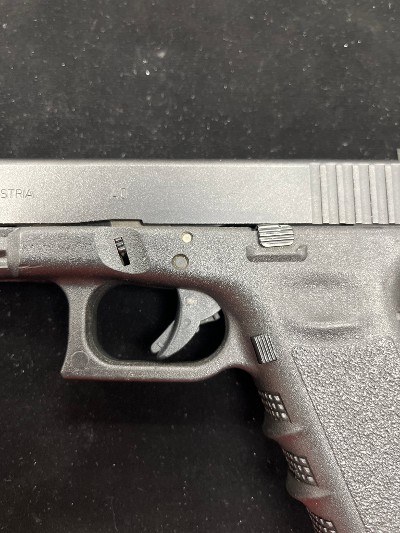 GLOCK 22 .40 CALIBER - Image 3 of 10