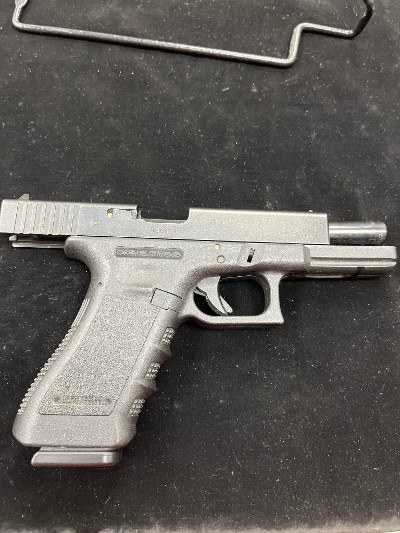 GLOCK 22 .40 CALIBER - Image 10 of 10