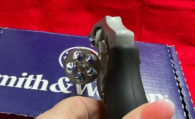 SMITH & WESSON 642 AIRWEIGHT CRIMSON TRACE LASERGRIPS .38 SPL +P - Image 4 of 5