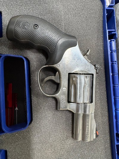 SMITH & WESSON 686 PLUS .357 MAG - Image 3 of 5