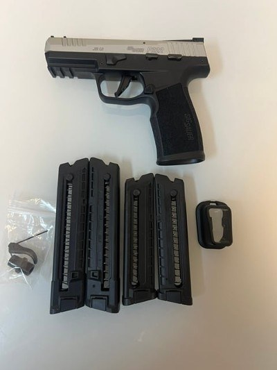 SIG SAUER P322C-TAS .22 LR - Image 2 of 10