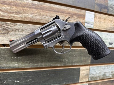 SMITH & WESSON 686-9 .357 MAG - Image 1 of 4