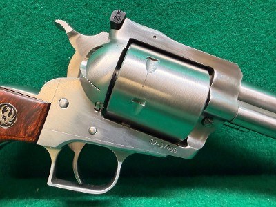 RUGER NEW MODEL SUPER BLACKHAWK .44 MAGNUM - Image 5 of 25
