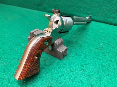 RUGER NEW MODEL SUPER BLACKHAWK .44 MAGNUM - Image 13 of 25