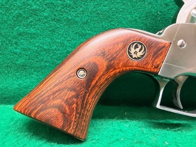 RUGER NEW MODEL SUPER BLACKHAWK .44 MAGNUM - Image 4 of 25