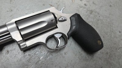 TAURUS Judge Ported Barrel .45 LC/.410 GA - Image 3 of 11