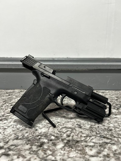 SMITH & WESSON M&P9 SHIELD EZ .9mm - Image 4 of 6