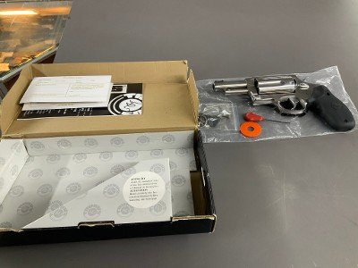 TAURUS THE JUDGE .45lc / .410 - Image 7 of 8