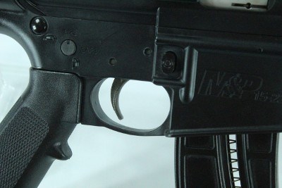 SMITH & WESSON M&P 15-22 - RIFLE .22 LR - Image 20 of 25