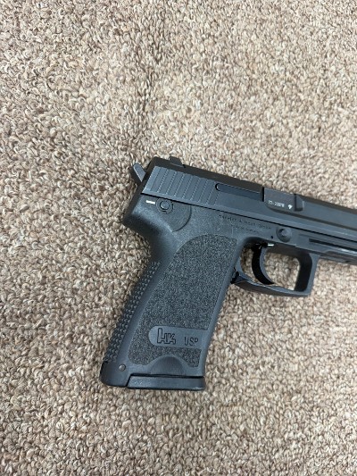 HECKLER & KOCH USP-40 .40 S&W - Image 5 of 7