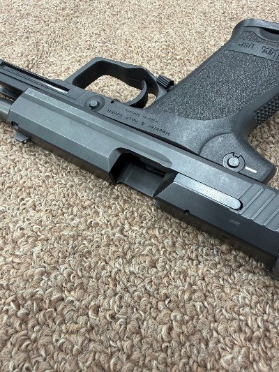 HECKLER & KOCH USP-40 .40 S&W - Image 7 of 7