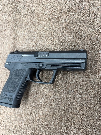 HECKLER & KOCH USP-40 .40 S&W - Image 6 of 7