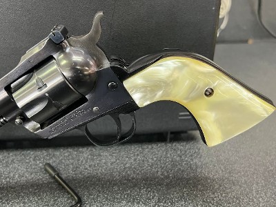 RUGER NEW MODEL SINGLE-SIX .22 CAL - Image 3 of 11