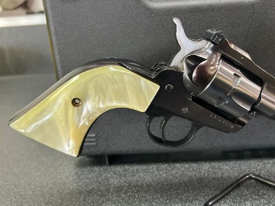 RUGER NEW MODEL SINGLE-SIX .22 CAL - Image 5 of 11