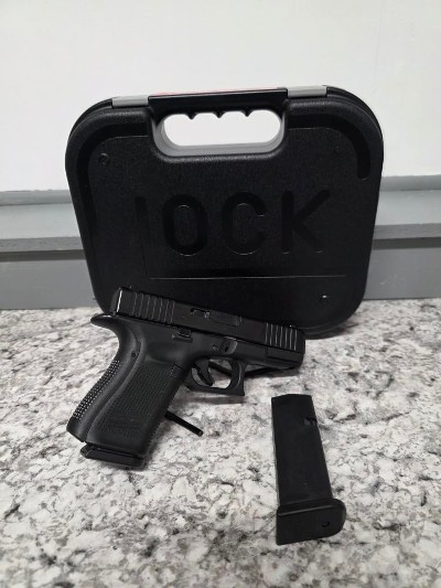 GLOCK 23 GEN 5 (PA235S203) 40 Smith & Wesson - Image 1 of 8