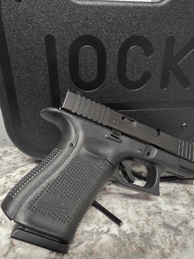 GLOCK 23 GEN 5 (PA235S203) 40 Smith & Wesson - Image 6 of 8